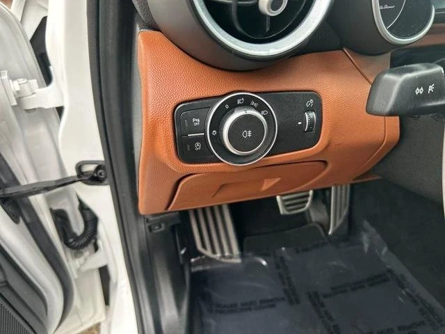 2020 Alfa Romeo Giulia - Image 13 of 18