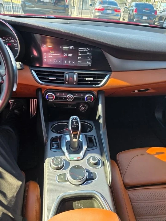 2020 Alfa Romeo Giulia - Image 13 of 15