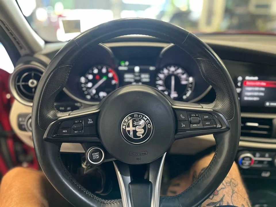 2020 Alfa Romeo Giulia - Image 4 of 5