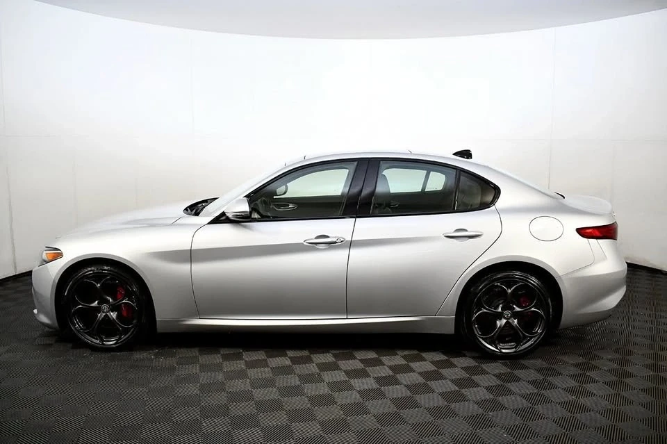 2020 Alfa Romeo Giulia - Image 12 of 20