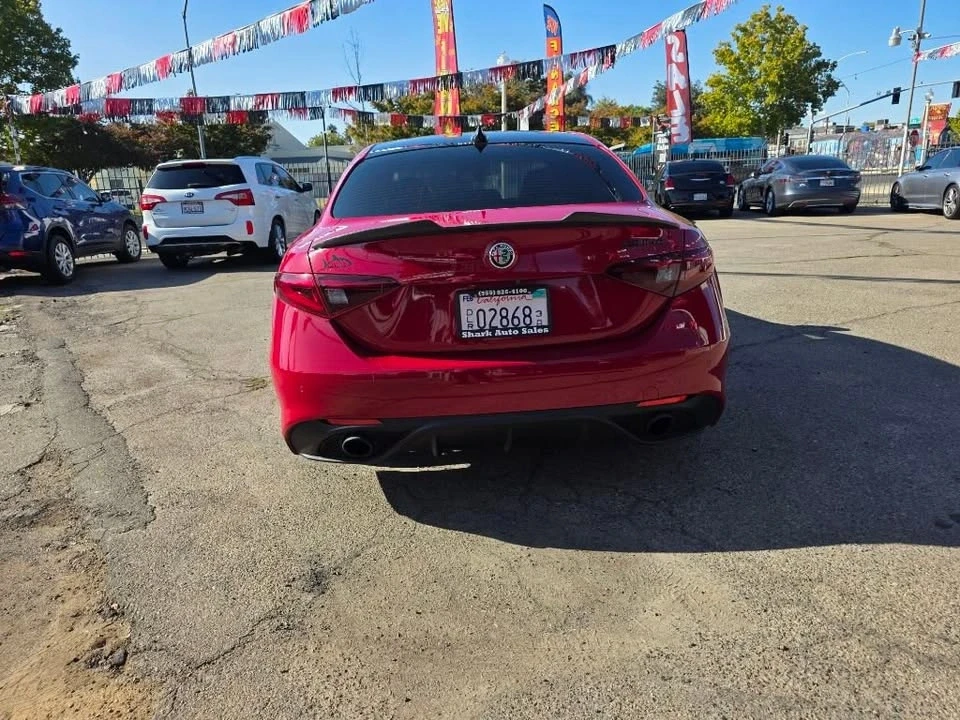 2020 Alfa Romeo Giulia - Image 5 of 15