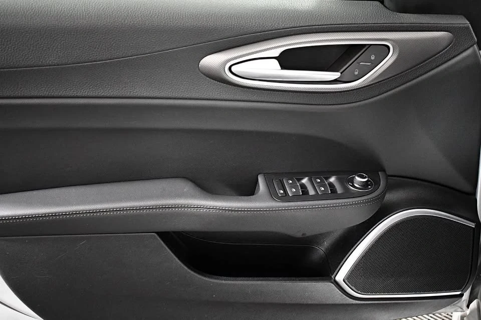 2020 Alfa Romeo Giulia - Image 15 of 20
