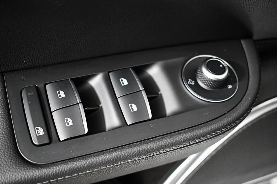 2020 Alfa Romeo Giulia - Image 16 of 20