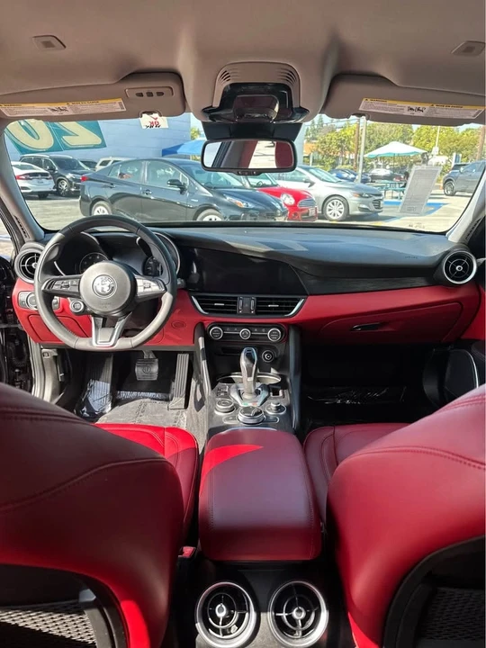 2020 Alfa Romeo Giulia - Image 8 of 9