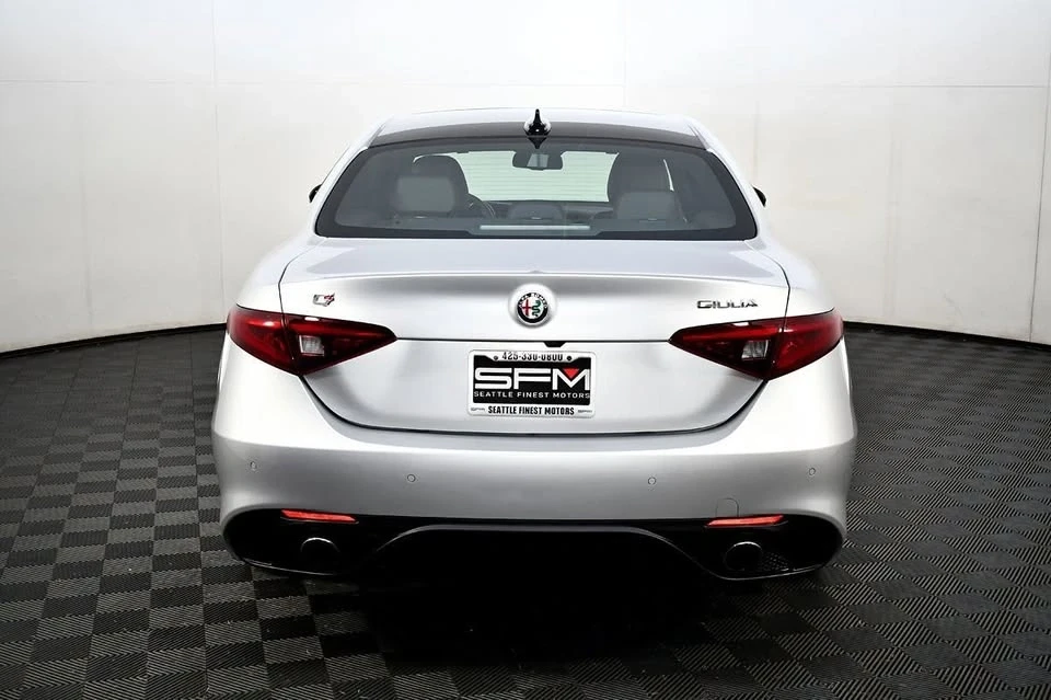 2020 Alfa Romeo Giulia - Image 9 of 20