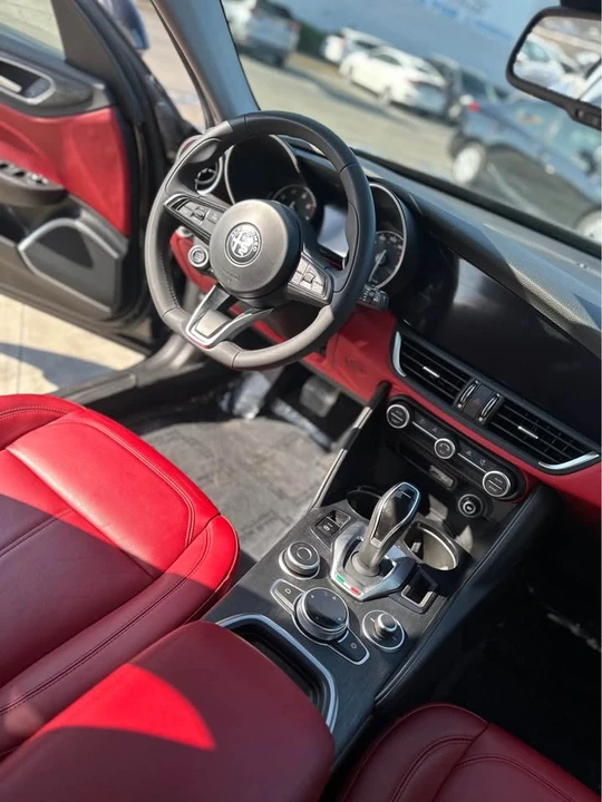 2020 Alfa Romeo Giulia - Image 5 of 9