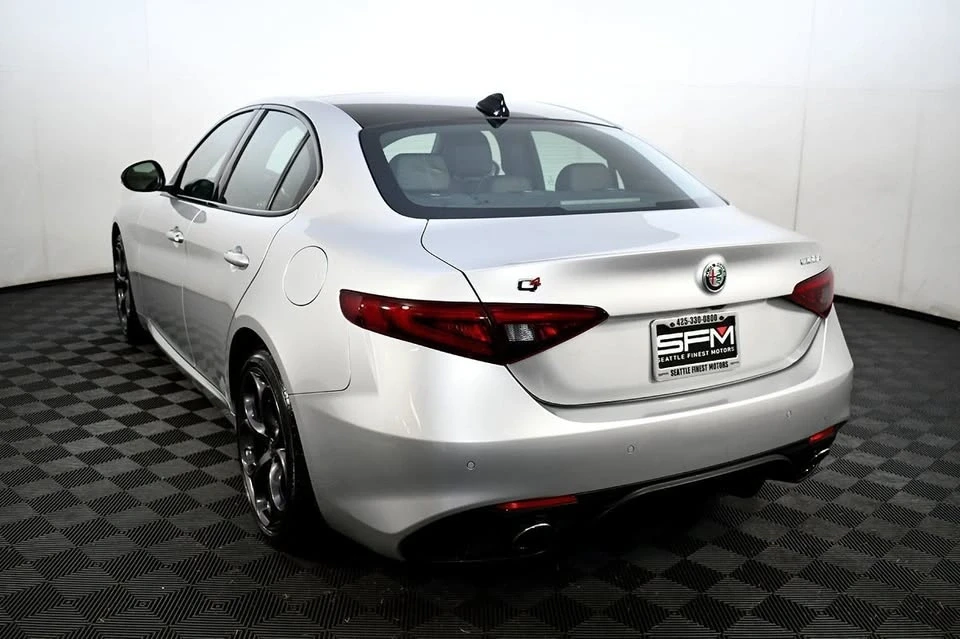 2020 Alfa Romeo Giulia - Image 10 of 20
