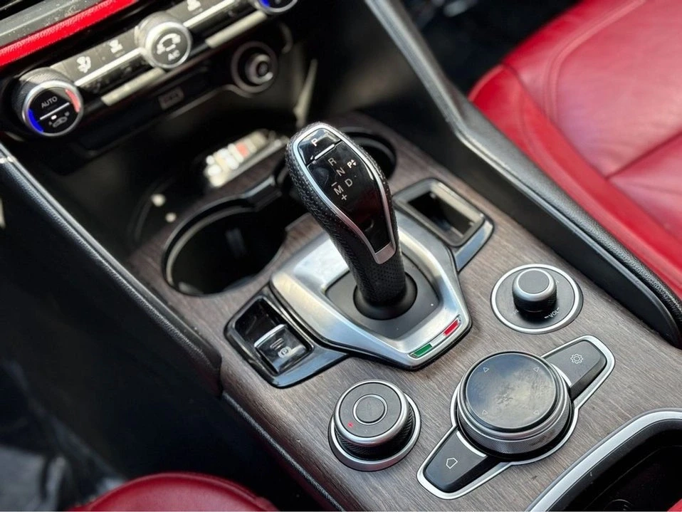 2020 Alfa Romeo Giulia - Image 12 of 20