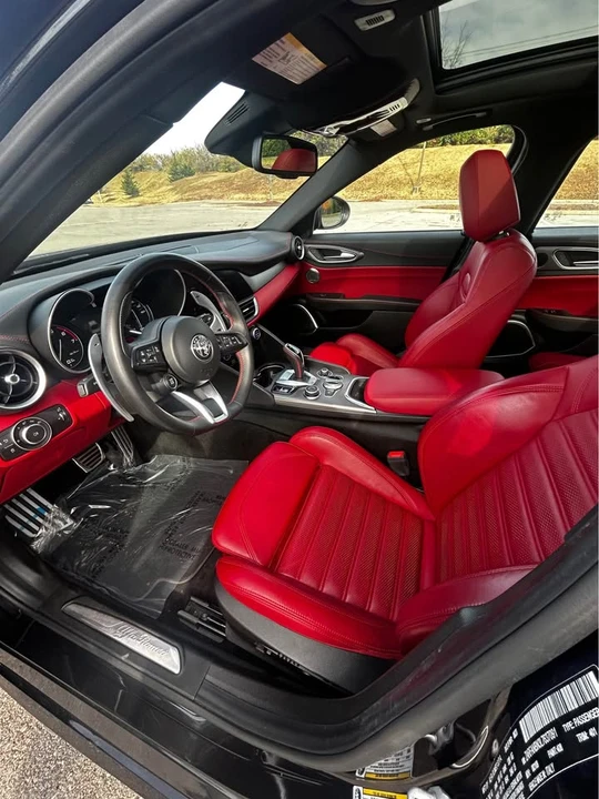 2020 Alfa Romeo Giulia - Image 5 of 6