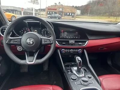 2020 Alfa Romeo Giulia - Image 4 of 11