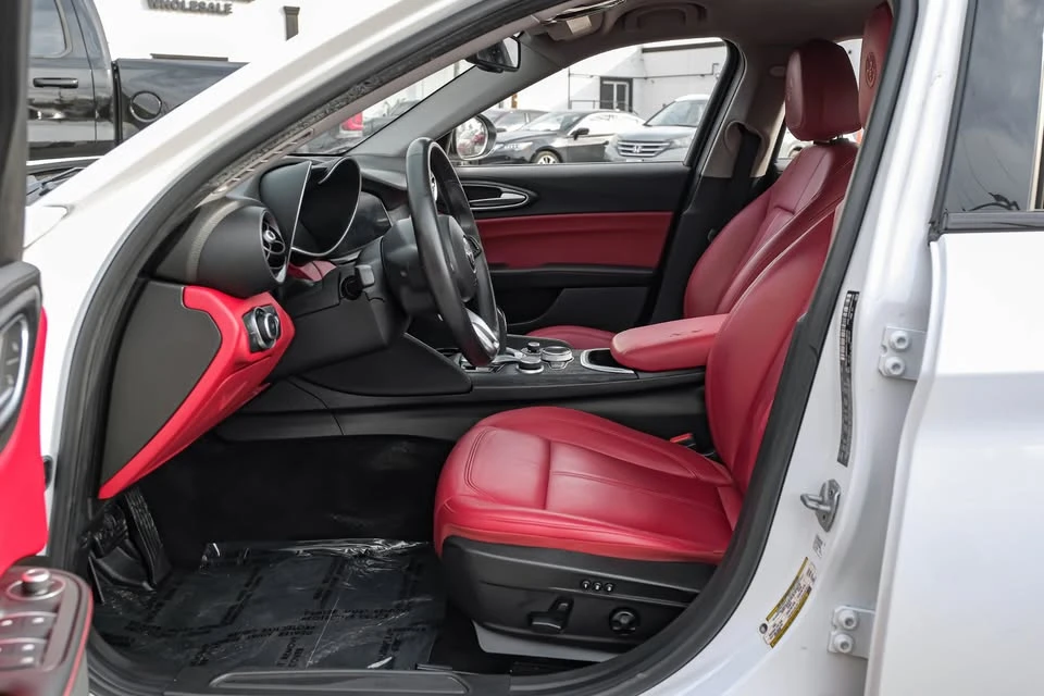 2020 Alfa Romeo Giulia - Image 3 of 18