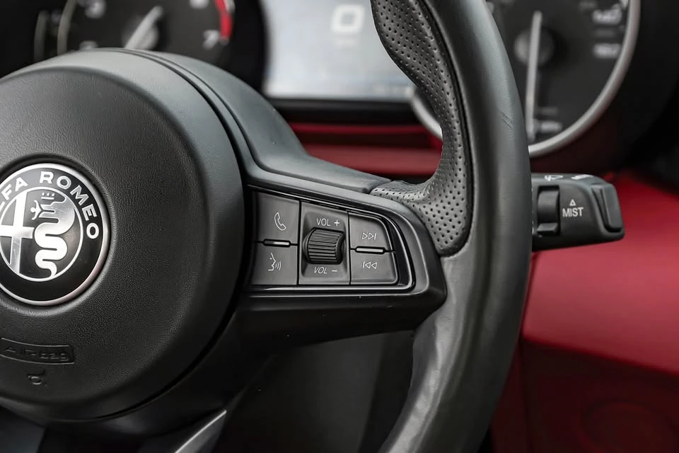 2020 Alfa Romeo Giulia - Image 18 of 18