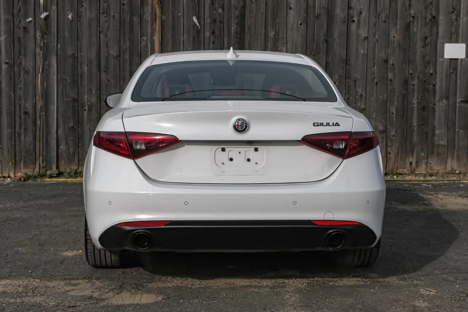 2020 Alfa Romeo Giulia - Image 9 of 18