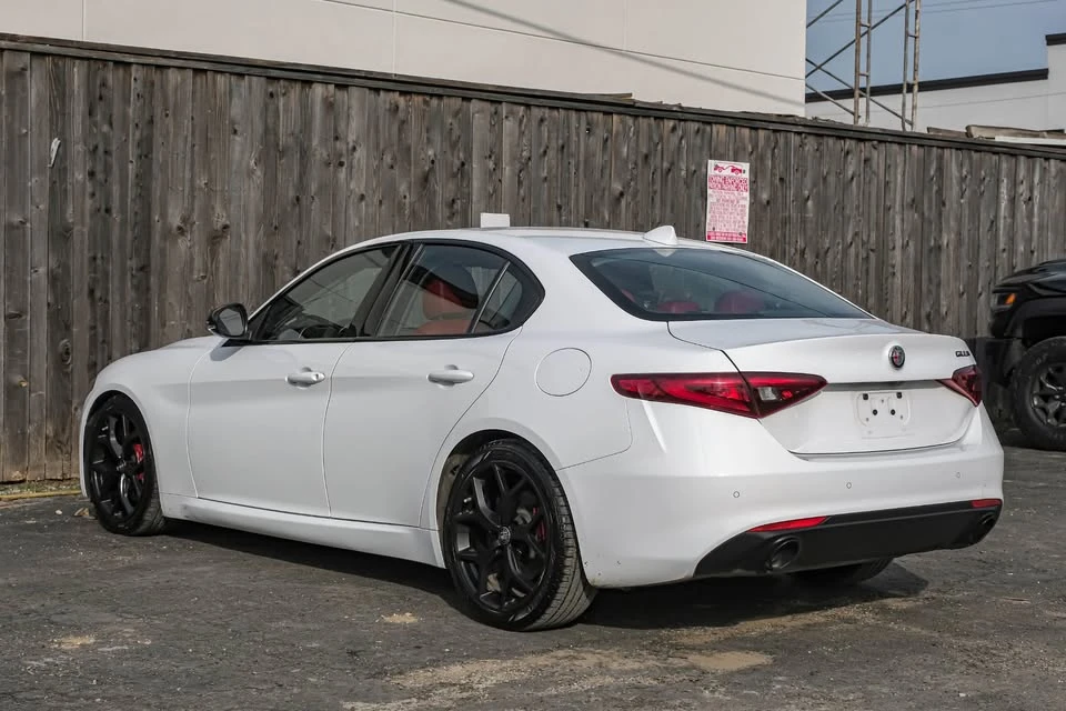 2020 Alfa Romeo Giulia - Image 10 of 18