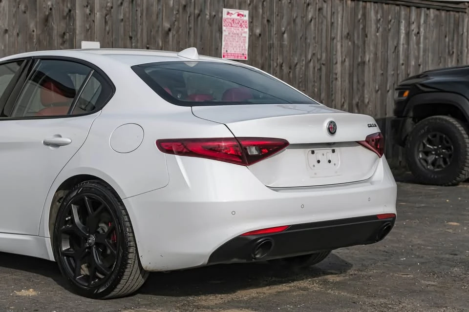 2020 Alfa Romeo Giulia - Image 12 of 18