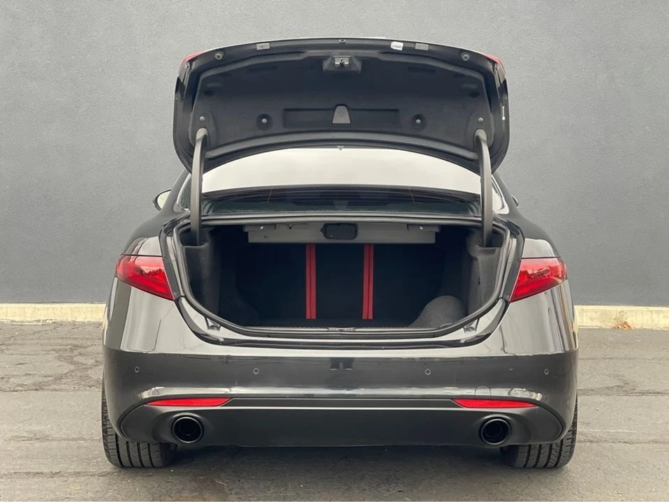 2020 Alfa Romeo Giulia - Image 13 of 20
