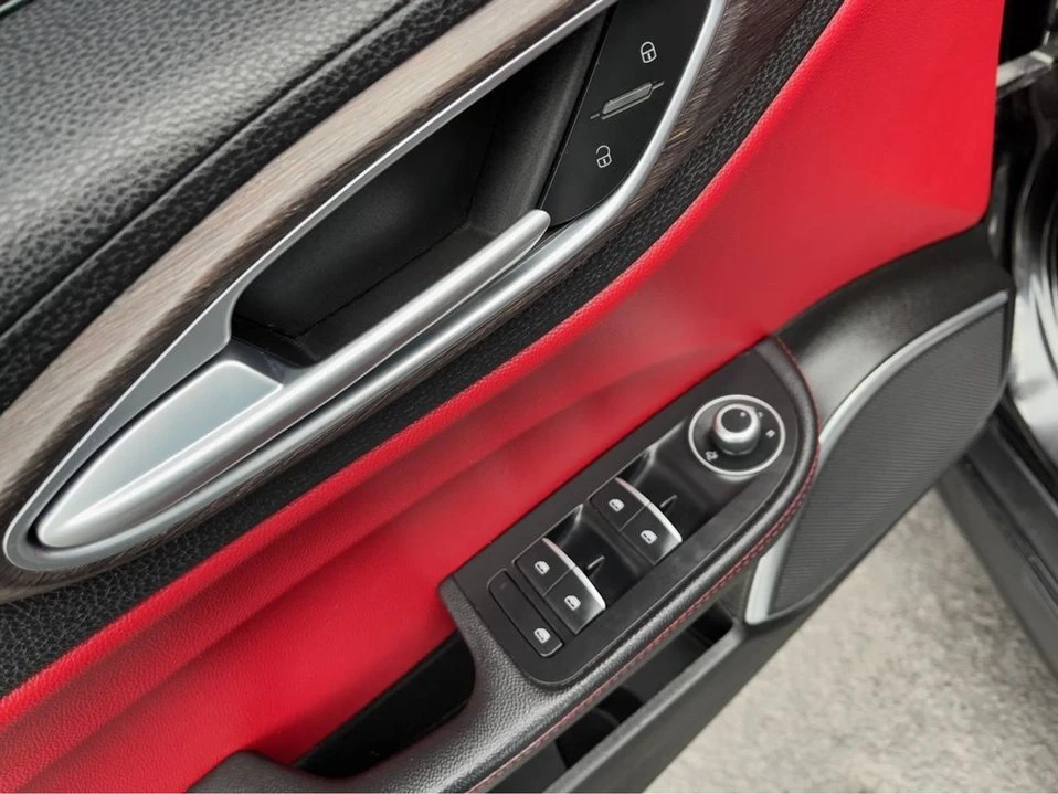 2020 Alfa Romeo Giulia - Image 16 of 20