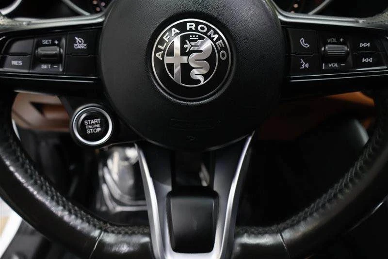 2020 Alfa Romeo Giulia - Image 10 of 15