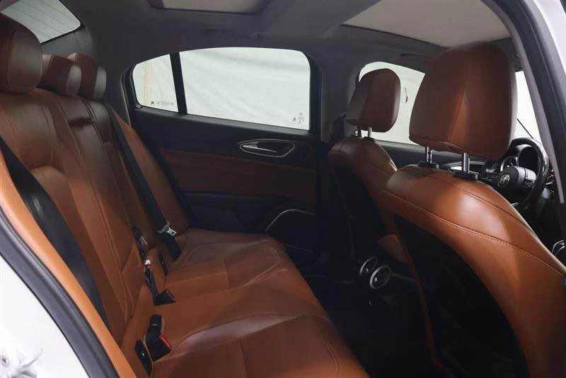 2020 Alfa Romeo Giulia - Image 8 of 15