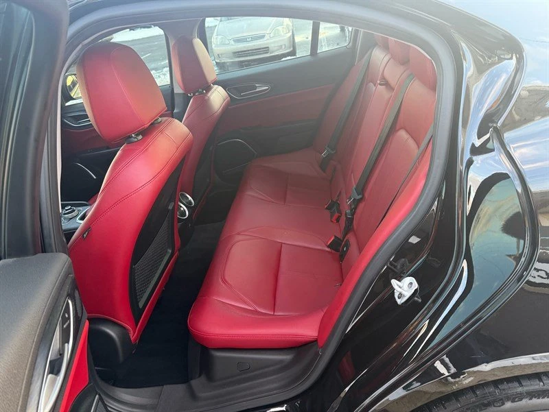 2020 Alfa Romeo Giulia - Image 15 of 20
