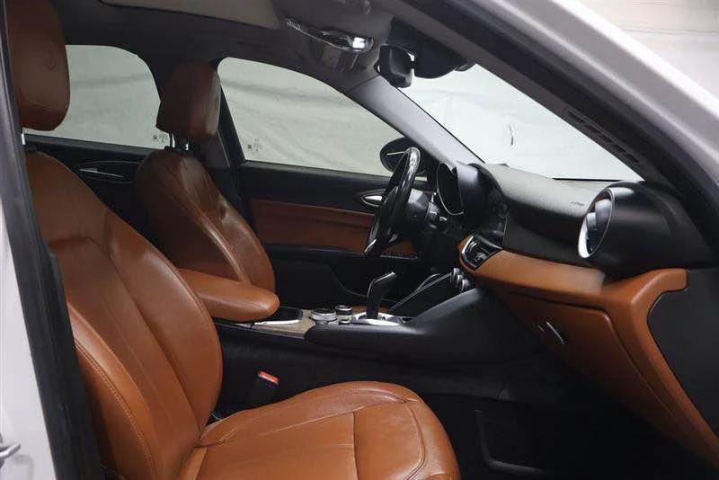 2020 Alfa Romeo Giulia - Image 6 of 15