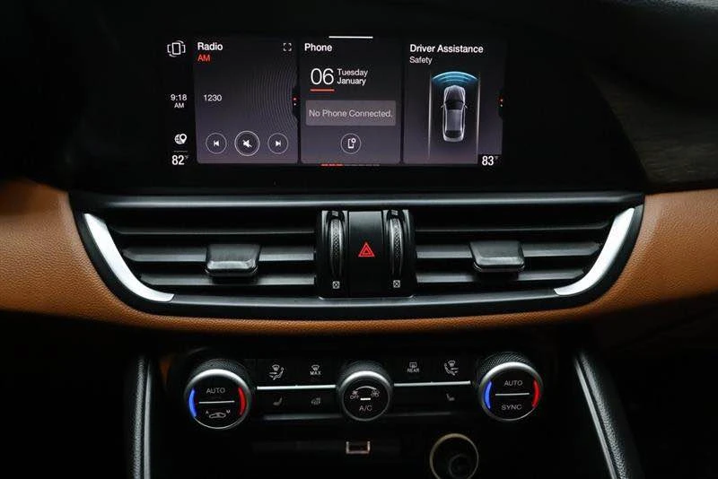 2020 Alfa Romeo Giulia - Image 13 of 15