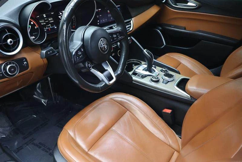 2020 Alfa Romeo Giulia - Image 9 of 15