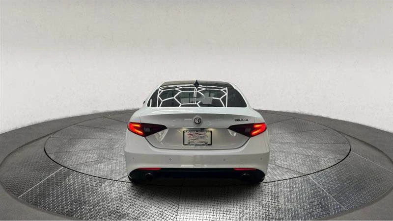 2020 Alfa Romeo Giulia - Image 5 of 15