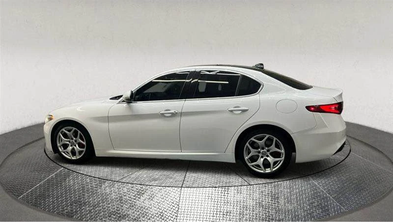2020 Alfa Romeo Giulia - Image 3 of 15