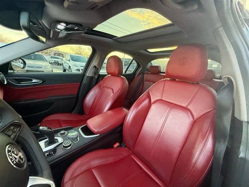 2020 Alfa Romeo Giulia - Image 9 of 20