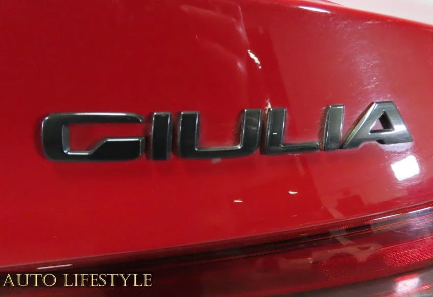 2020 Alfa Romeo Giulia - Image 16 of 20