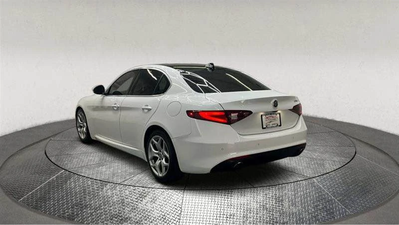 2020 Alfa Romeo Giulia - Image 4 of 15