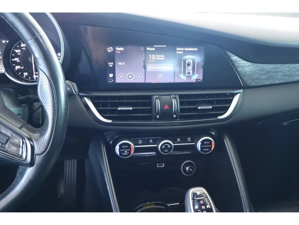 2020 Alfa Romeo Giulia - Image 19 of 20