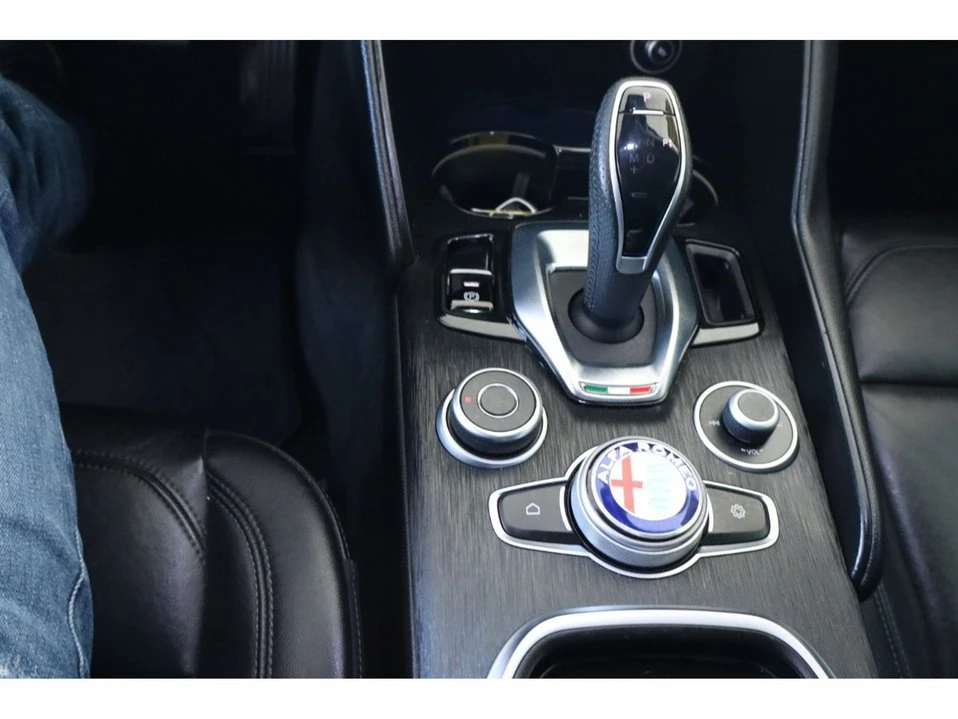 2020 Alfa Romeo Giulia - Image 18 of 20