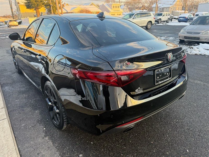 2020 Alfa Romeo Giulia - Image 5 of 20