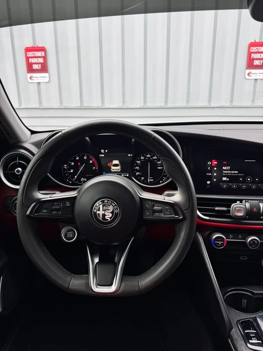 2020 Alfa Romeo Giulia - Image 9 of 16