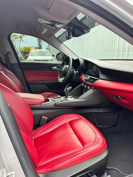 2020 Alfa Romeo Giulia - Image 14 of 16