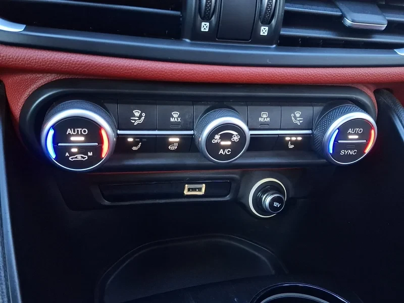 2020 Alfa Romeo Giulia - Image 10 of 12