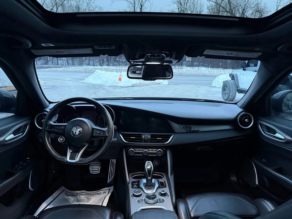 2020 Alfa Romeo Giulia - Image 10 of 17