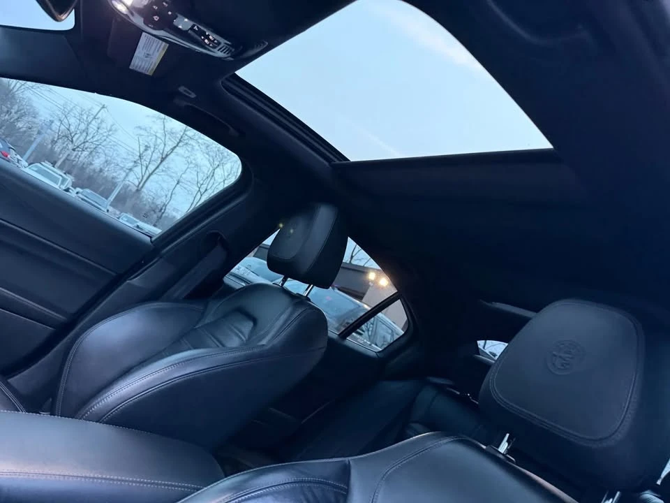 2020 Alfa Romeo Giulia - Image 13 of 17