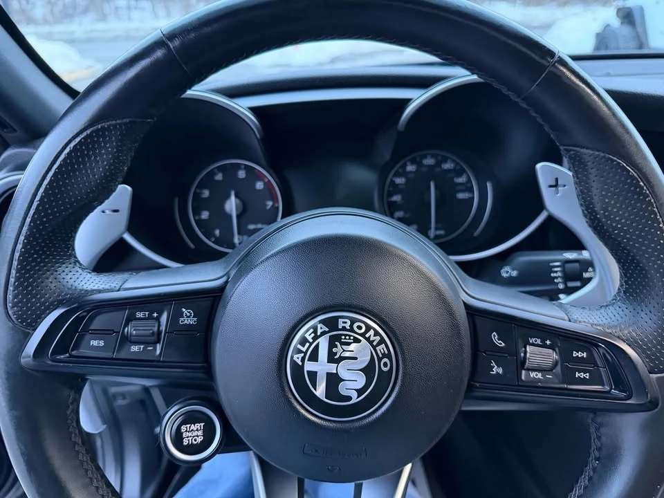 2020 Alfa Romeo Giulia - Image 11 of 16