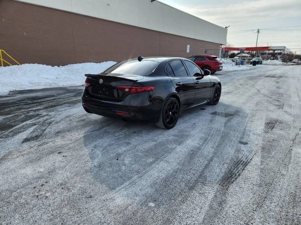 2020 Alfa Romeo Giulia - Image 5 of 16