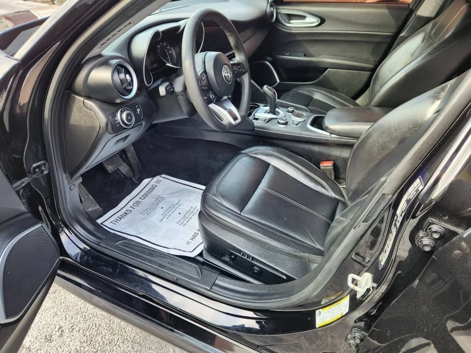 2020 Alfa Romeo Giulia - Image 9 of 16