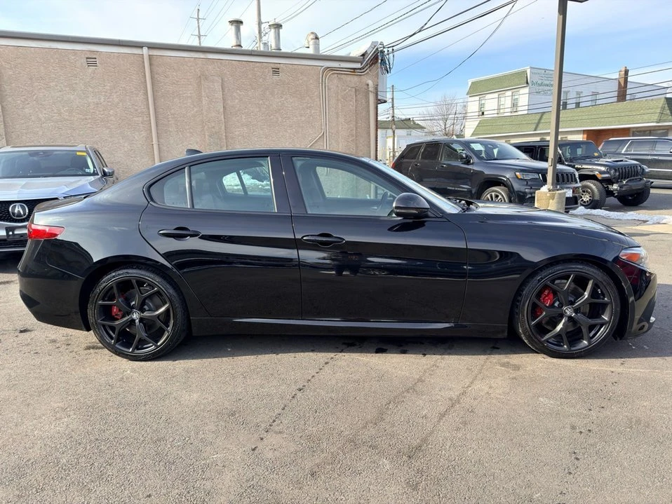 2020 Alfa Romeo Giulia - Image 5 of 20
