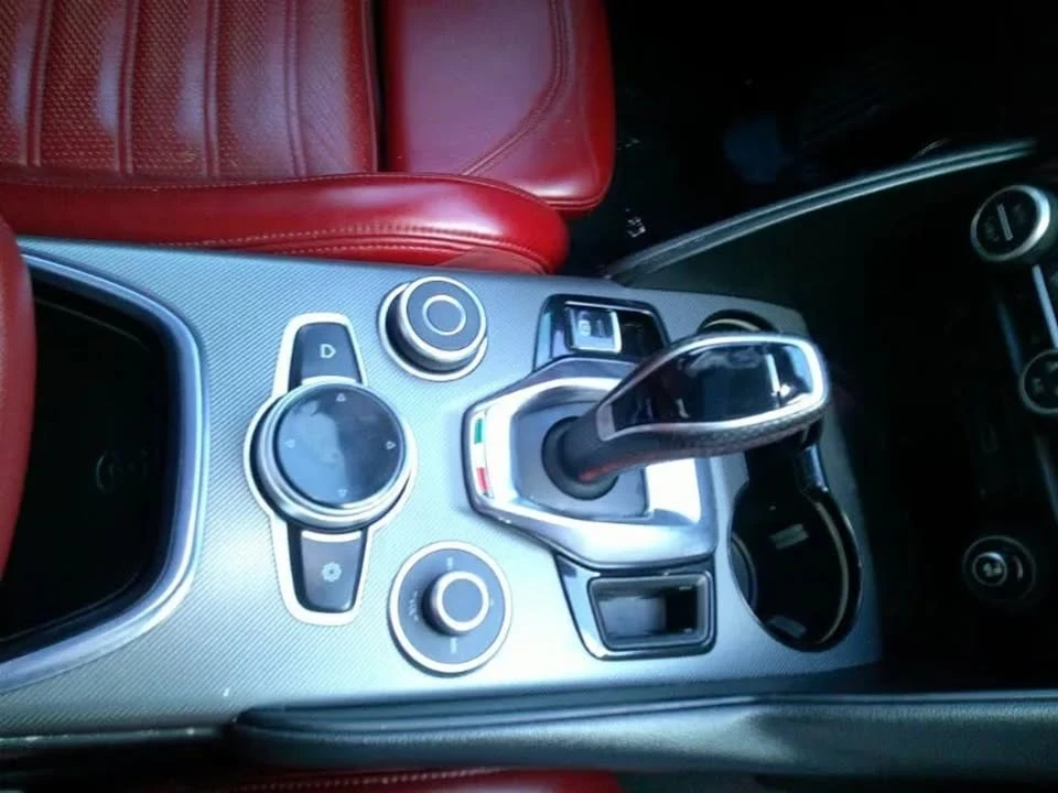 2020 Alfa Romeo Giulia - Image 16 of 17