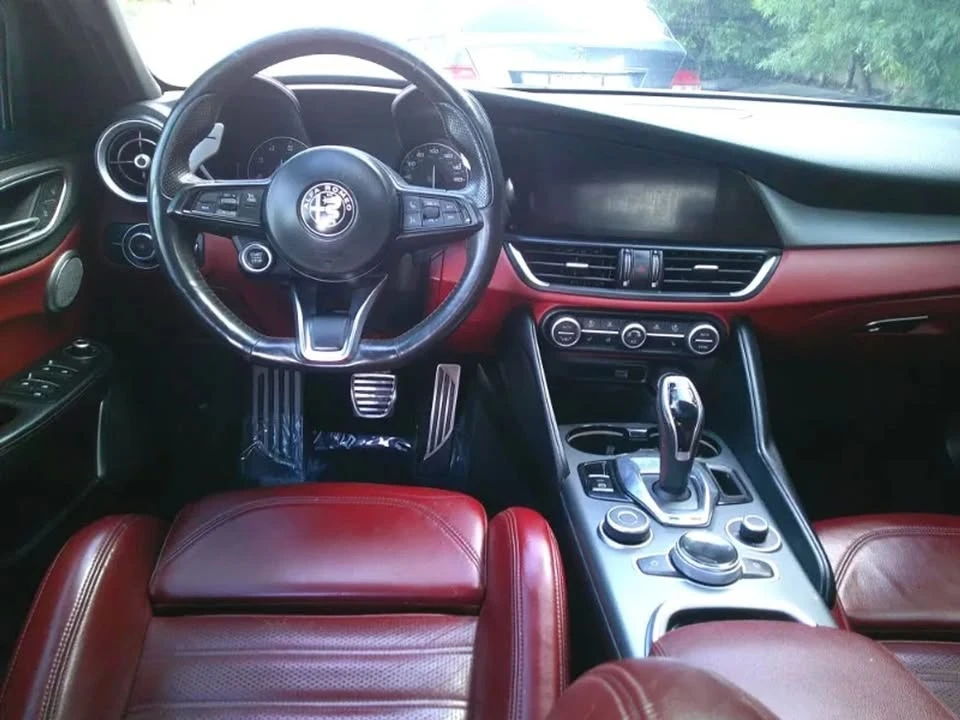 2020 Alfa Romeo Giulia - Image 9 of 17