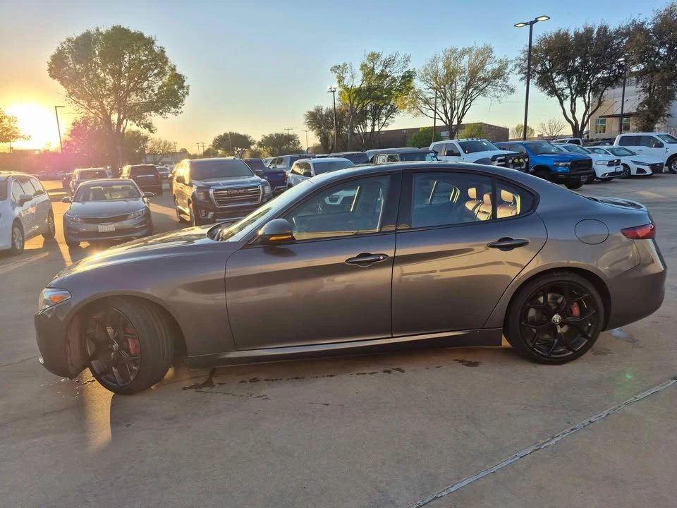 2020 Alfa Romeo Giulia - Image 5 of 13