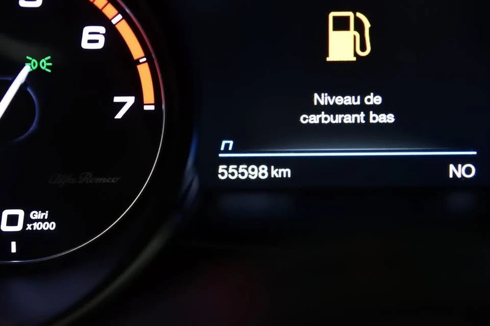 2020 Alfa Romeo Giulia - Image 16 of 20