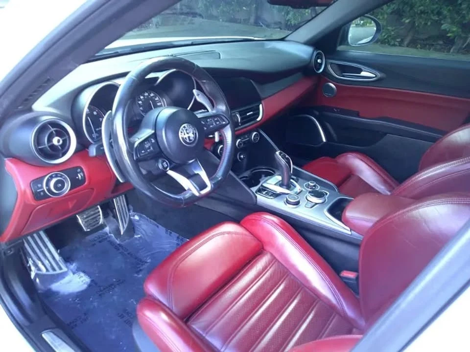 2020 Alfa Romeo Giulia - Image 14 of 17