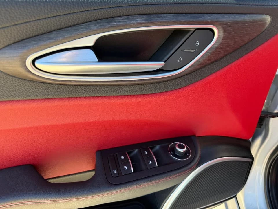 2020 Alfa Romeo Giulia - Image 13 of 20